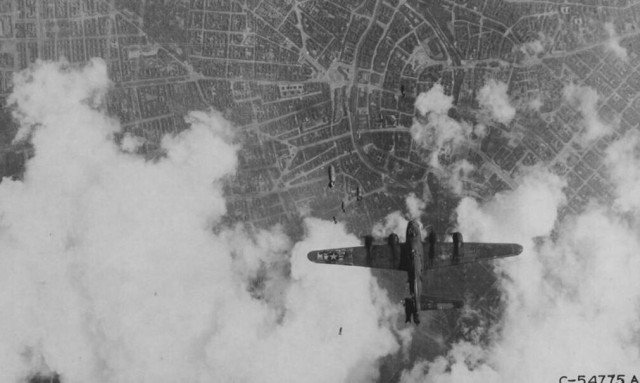 Memphis Belle (1990)/Красотка из Мемфиса (1990). Или работа пропаганды в США.
