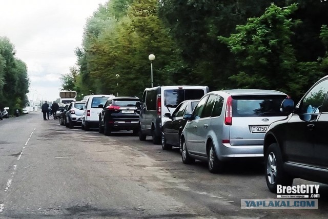 Белорусские СМИ пишут, что белорусы массово покидают страну в преддверии мобилизации
