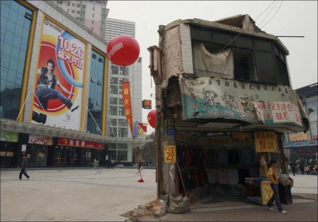 Протест по-китайски: китайские домовладельцы, отказавшиеся сдавать свой дом под снос