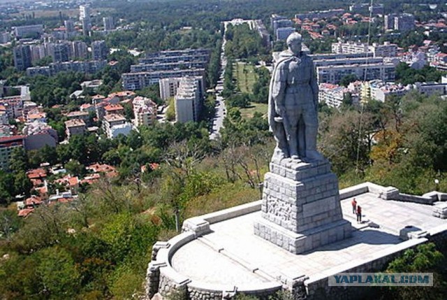 Памятник Неизвестному Солдату в Таллине 9-ого Мая.