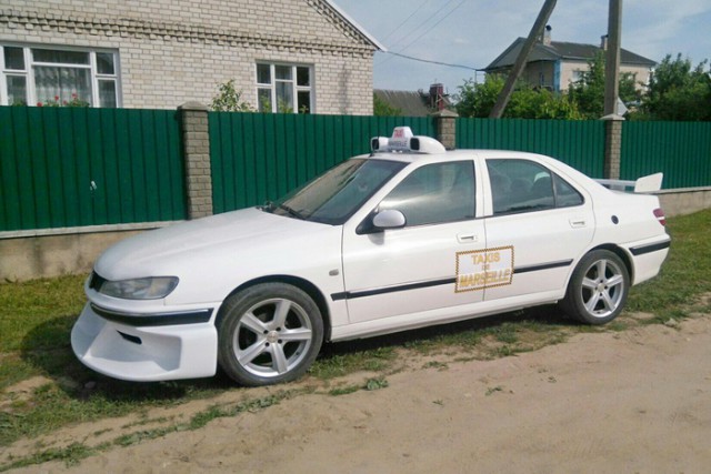 Житель Волковыска создал копию марсельского такси Peugeot 406 из одноименного фильма