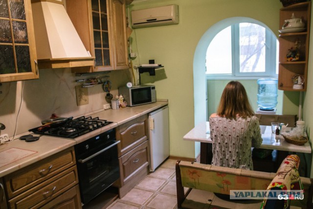 Пропавшую полгода назад россиянку обнаружили мертвой на козырьке дома 
