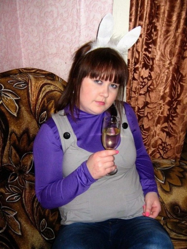 Светка, коза блин, фоткай давай, я же позирую