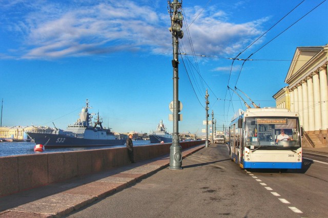 Рабочее утро водителя троллейбуса в Санкт-Петербурге