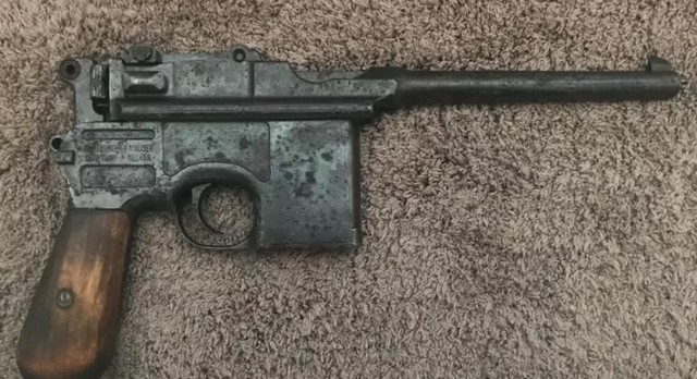 Мужчина купил столетний пистолет, который вскоре изъяли силовики