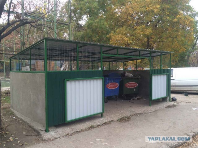 В деревне в Удмуртии торжественно открыли беседку стоимостью 161 тысячу рублей — с голыми стенами и одним креслом