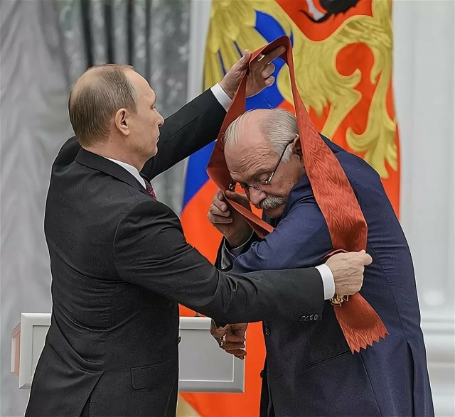 Шмель дело говорит.