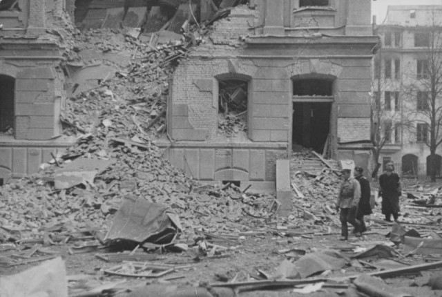 Фотографии связанных с историей Красной и Советской Армии.