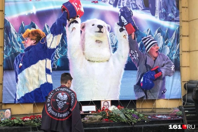 «Культ такой образуется»: как ростовчане прощались с Евгением Пригожиным под стенами цирка