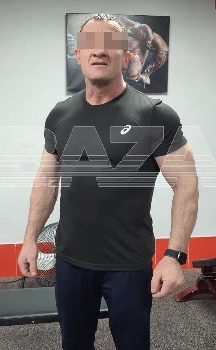 Видео очень странных тренировок, которые фитнес-тренер из Югры проводит с девушками.