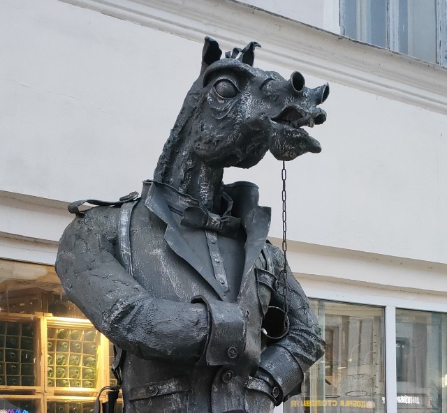 Кто?! Конь в пальто