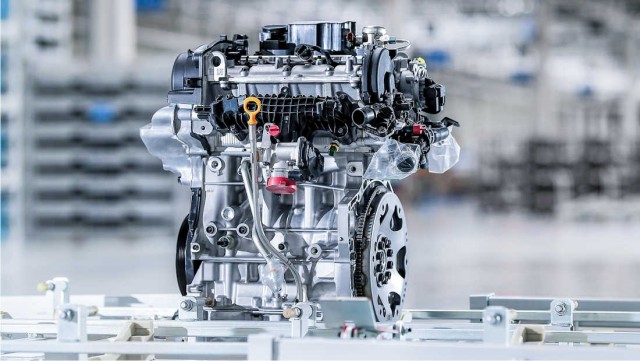 Мерседес будет ставить в свои новые машины китайские двигатели Geely