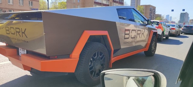 Cybertruck Илона Маска приняли  на службу в МЧС Казахстана