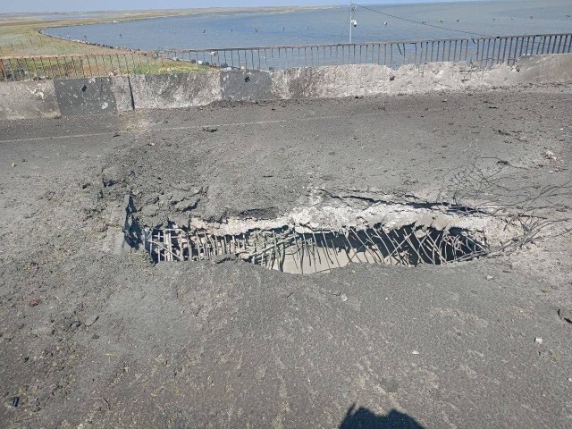 ВСУ ударили по мосту на границе с Крымом