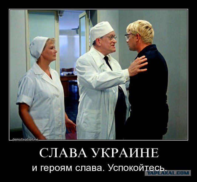 В Москве на высотном здании повесили флаг Украины