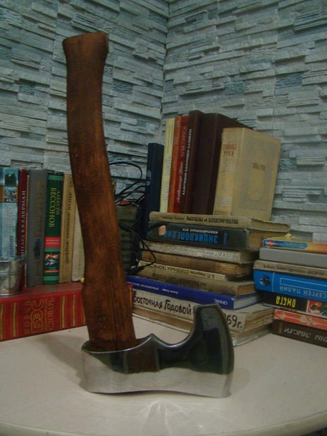 Как сделать топор таким, чтобы его можно было подарить?