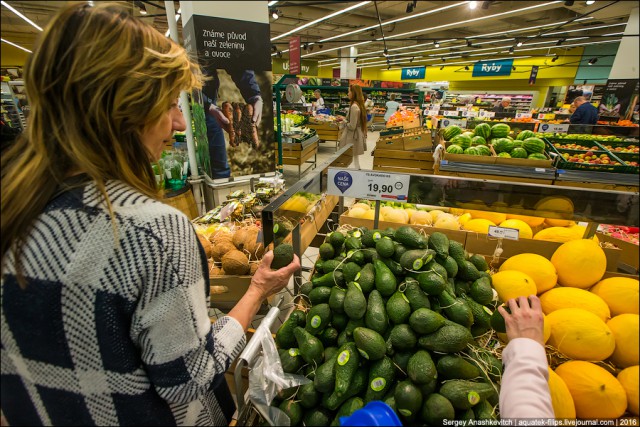 Экскурсия по ценам на продукты в супермаркете Праги