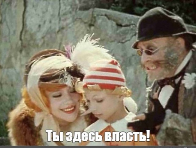 Странный момент запечатлели на камеру: Омоновцы чуть не задержали мужчину, но тот стал что-то показывать и парня отпустили