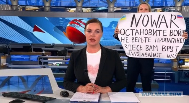 Адвокаты не могут найти Марину Овсянникову, пропала после появления в эфире с антивоенным плакатом