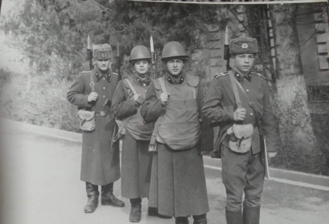 А давайте в честь праздника, выкладывать свои армейские фотки уважаемые яповцы