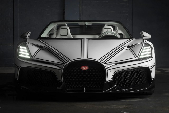 Bugatti W16 Mistral Blanc Eternel: мощность 1578 л.с. и отделка из настоящего королевского фарфора