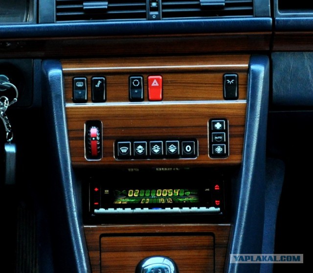 Выживший. Почти "новый" Mercedes-Benz W124 за 7000 долларов