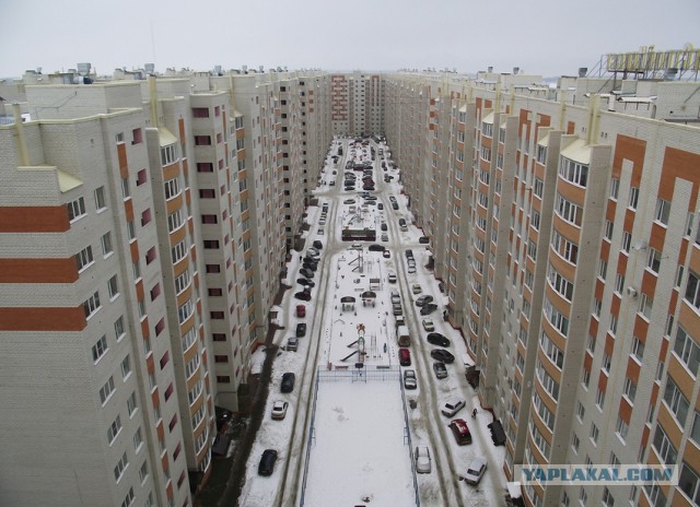 Осталось поставить забор: спальные районы Москвы превращаются в загоны для бедных.