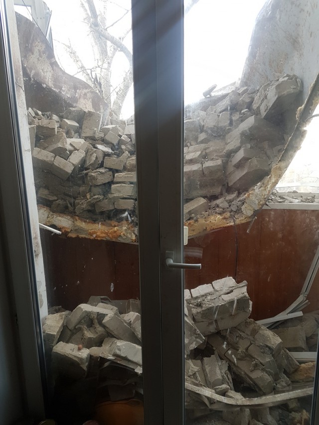 Менее часа назад в Саратове обрушилась кровля четырёхэтажного дома на проспекте 50 лет Октября