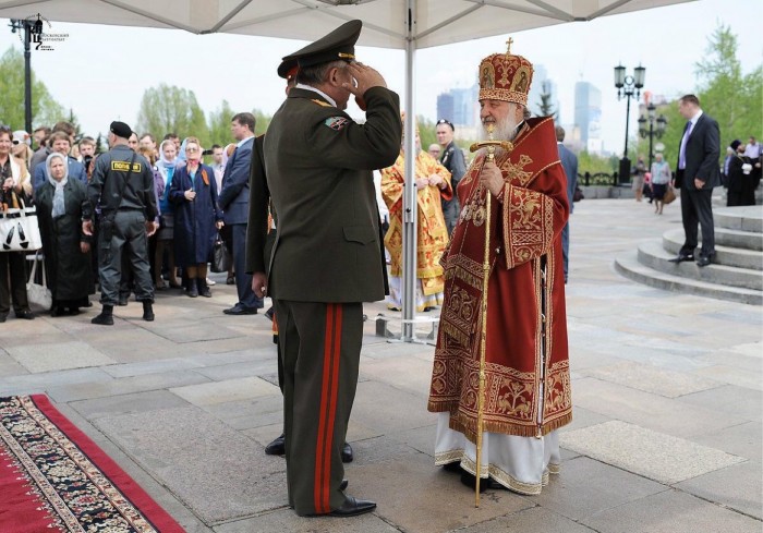 Папа Римский ударил женщину на праздновании в Ватикане