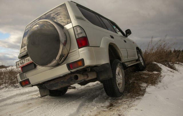 20 летний Toyota LC Prado 90 против нового УАЗа Патриот с АКПП