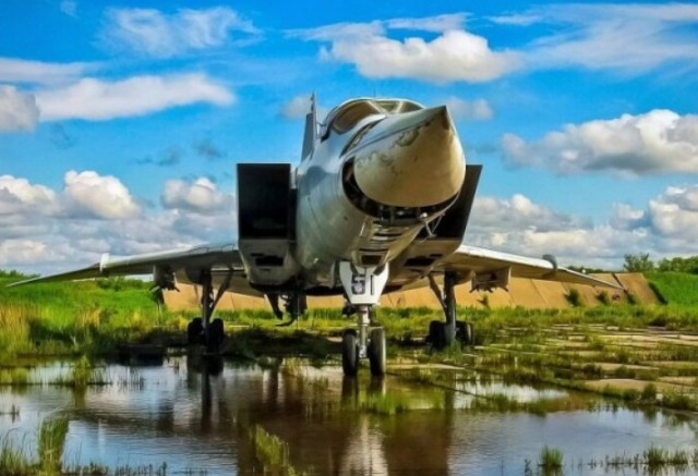 Заброшенные дальние ракетоносцы Ту-22М3 на авиабазе Воздвиженка до распила