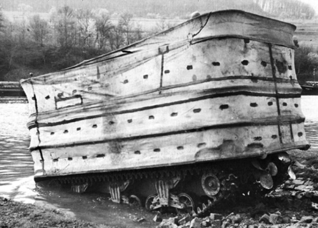 Плавающий безбашенный шведский танк Strv 103