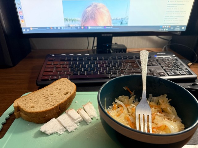 Сало с морозилки и капуста!