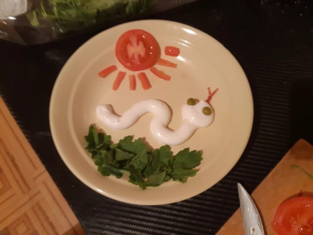 Москвич-волшебник предлагает превратить 10 000 ₽* на новогодний стол в 3 000 ₽