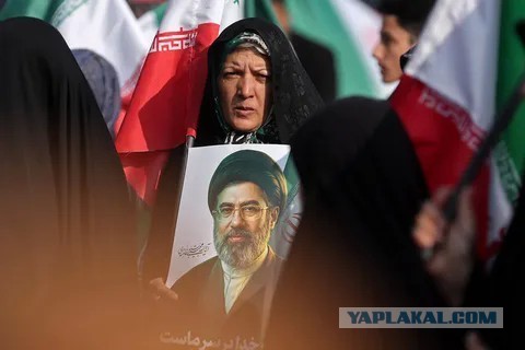Times: Моджтаба Хаменеи находится без сознания и не может управлять Ираном
