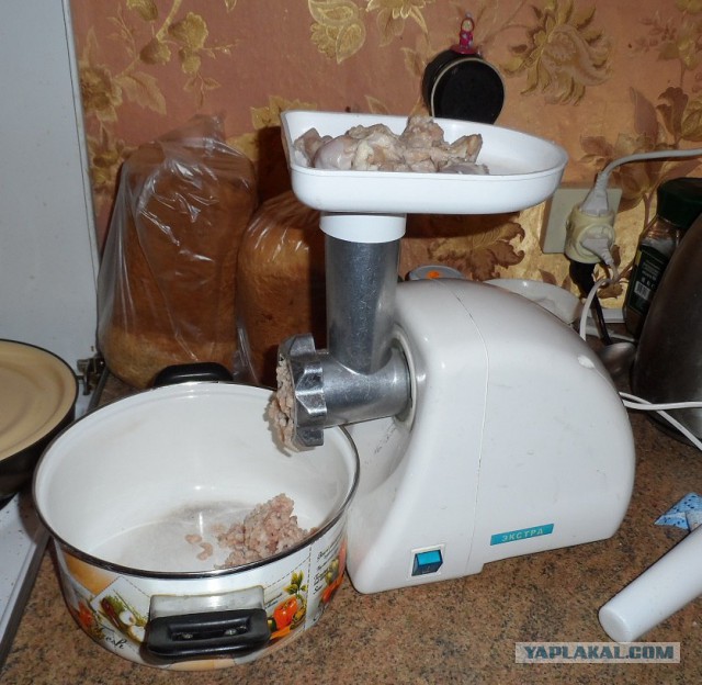 Куриные колбаски с гречей и котлетки