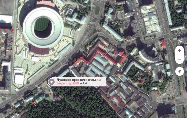 Екатеринбург: чоповцы под руководством полиции огораживают сквер. Полностью