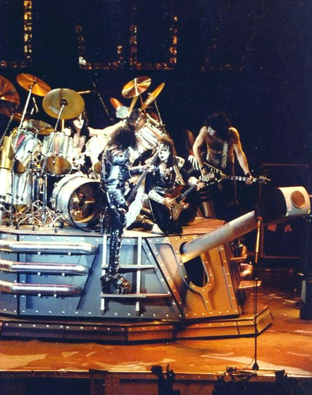Kiss - Dynasty. История создания