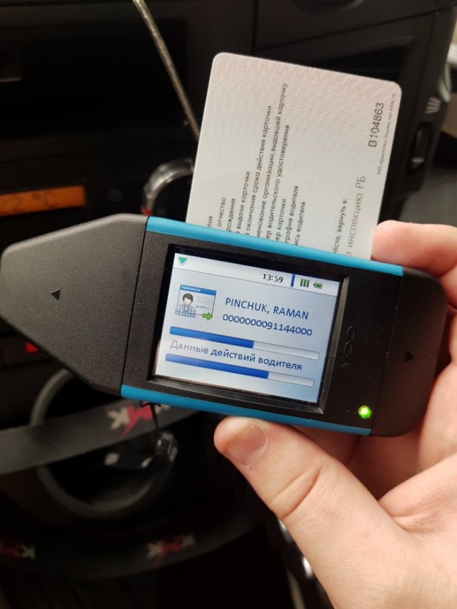 «Душ принимаю прямо в прицепе». Дальнобойщик рассказал, каково жить в фуре неделями