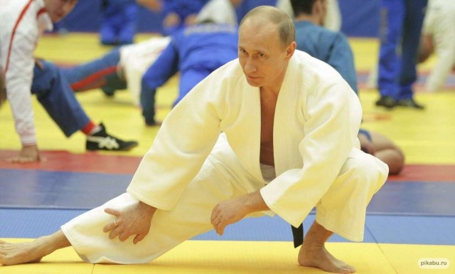 Путин пригрозил «молниеносным ударом» желающим вмешаться в ситуацию на Украине
