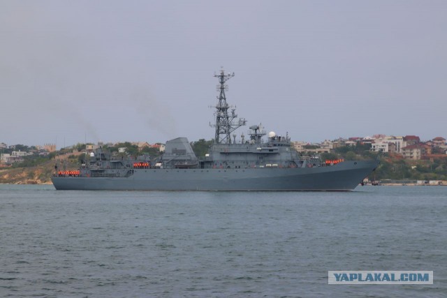 Кадры удара беспилотного катера по СРК «Иван Хурс» рядом с проливом Босфор
