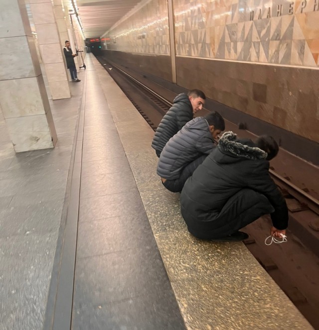Модники из российского метрополитена на сей вторник