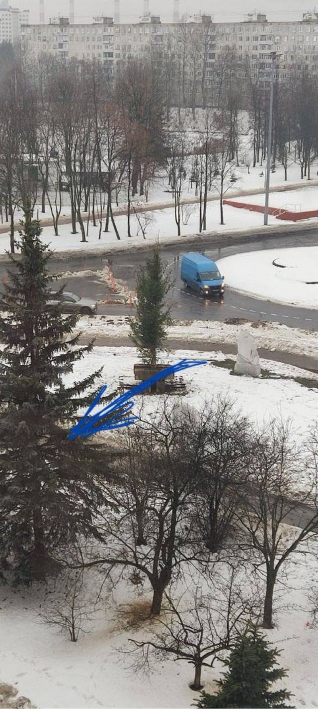 Жители подмосковного Дзержинского просят администрацию и власти области убрать с площади «уродливую» ёлку