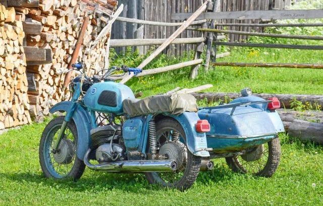 Мотоциклы в деревне