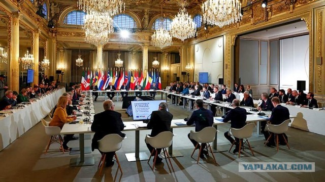 «ЕС четко дал понять, что обсуждать снятие санкций слишком рано»