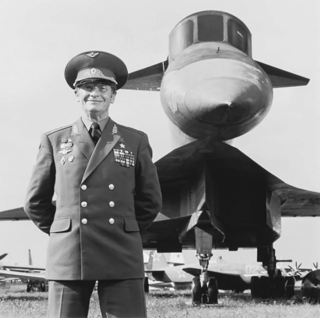 Подборка фотографий актеров, актрис и всем известных людей. 05.05.25