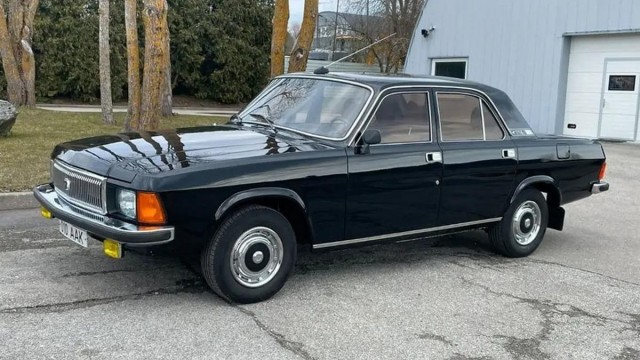 На продажу выставили редкую «Волгу» КГБ: 1992 г.в., 5,5-литровый мотор V8, мощность 196 л. с. Цена" всего ничего" — 50 тыс. евро