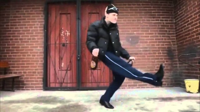 Танец голландских гопников снова в моде: россияне надевают спортивки и отплясывают габбу
