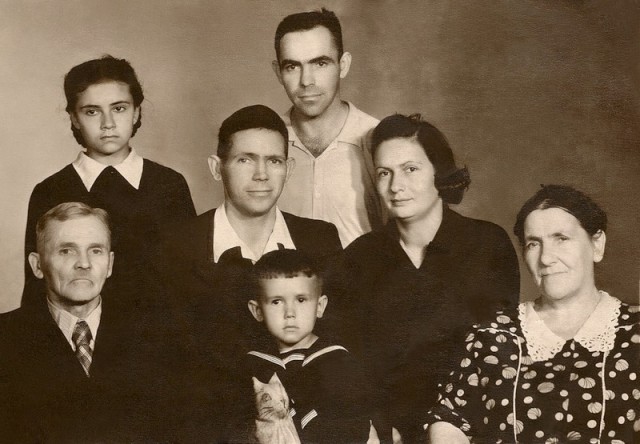 Знаменитости в кругу семьи. Фото из домашних архив