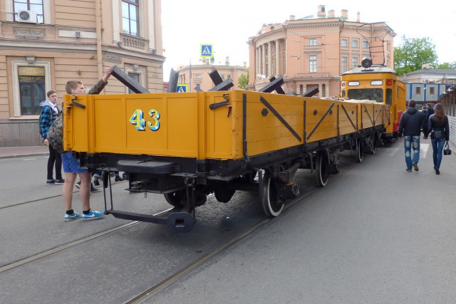 Парад ретро-техники в Санкт-Петербурге